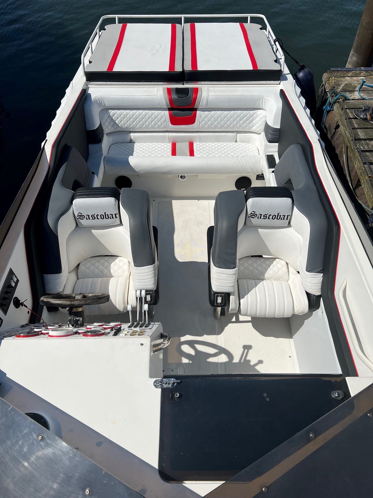 Fountain 42 Feet met 2 x 502 V 8  met 450 PK per stuk