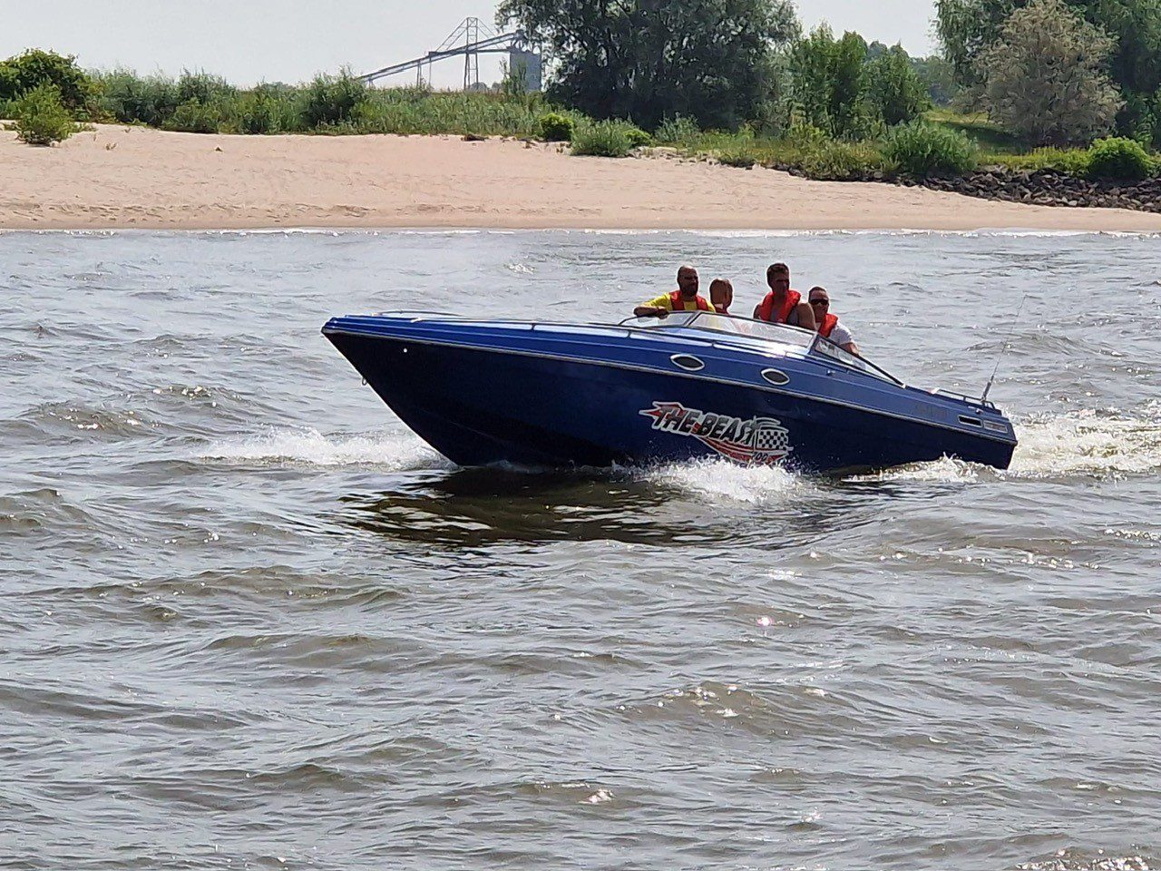 Checkmate 32 feet 2 x Mercruiser 7,4 liter V 8