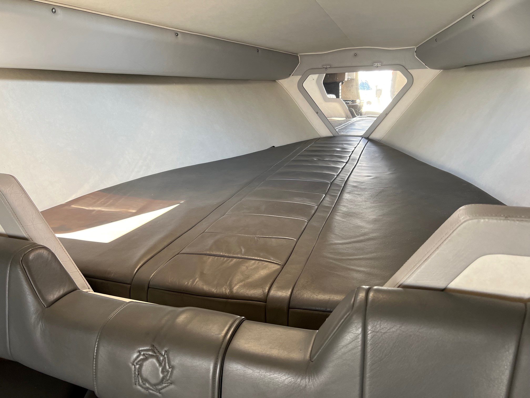 Fountain 42 Feet met 2 x 502 V 8  met 450 PK per stuk