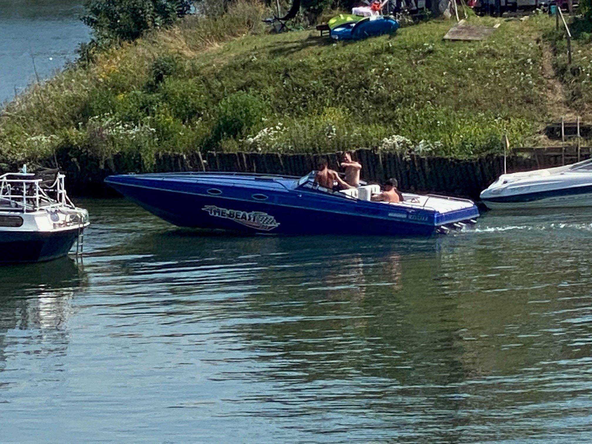 Checkmate 32 feet 2 x Mercruiser 7,4 liter V 8