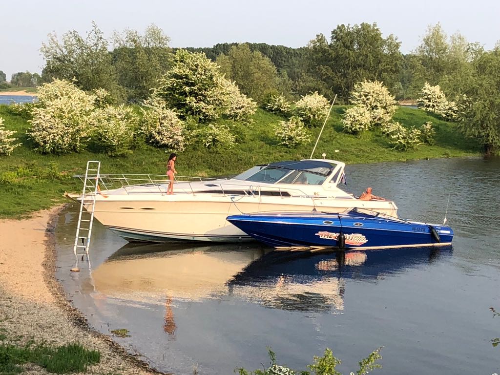 Checkmate 32 feet 2 x Mercruiser 7,4 liter V 8