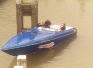 Checkmate 32 feet 2 x Mercruiser 7,4 liter V 8