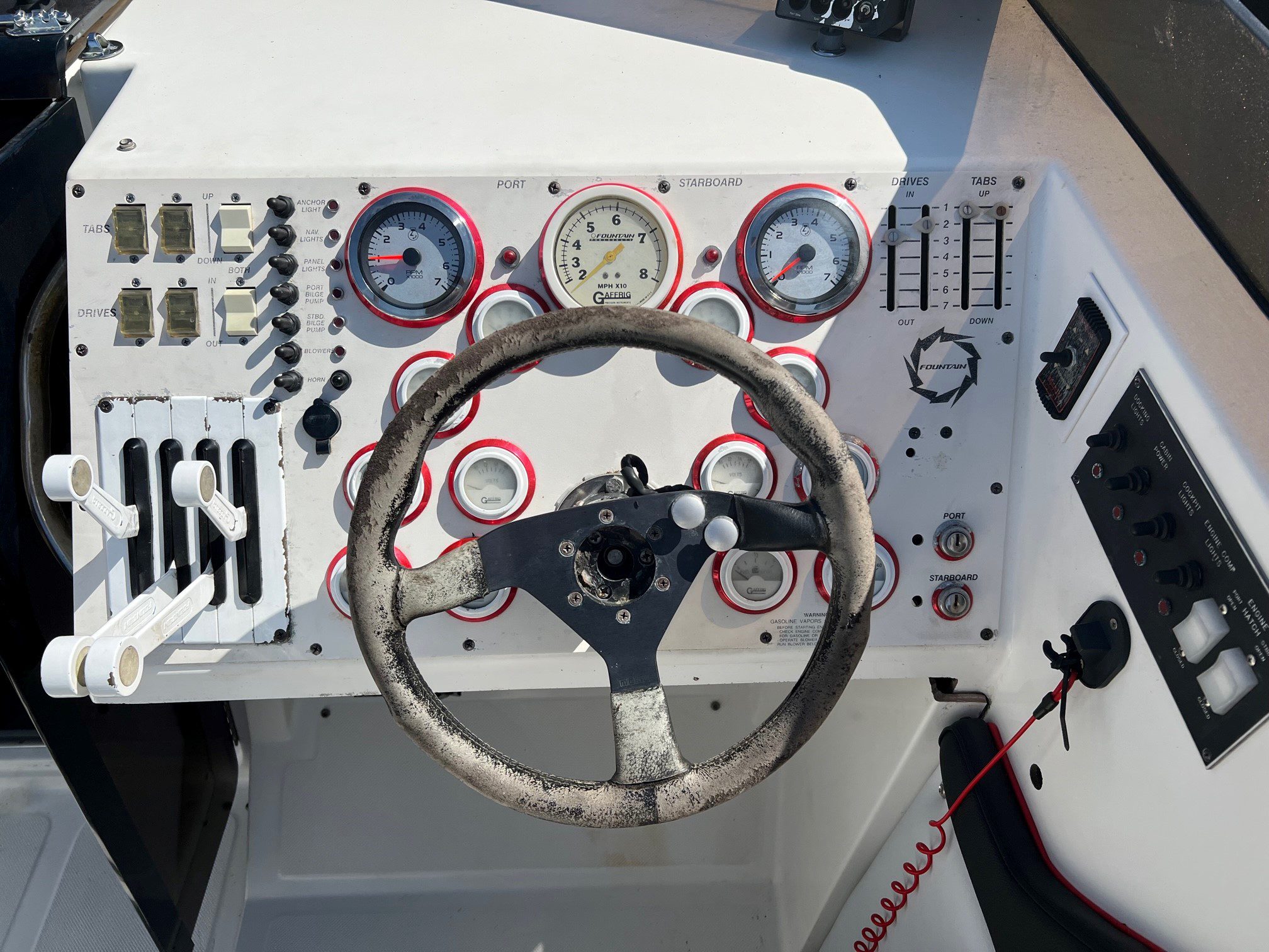 Fountain 42 Feet met 2 x 502 V 8  met 450 PK per stuk