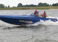 Checkmate 32 feet 2 x Mercruiser 7,4 liter V 8