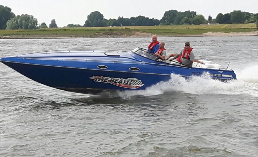 Checkmate 32 feet 2 x Mercruiser 7,4 liter V 8