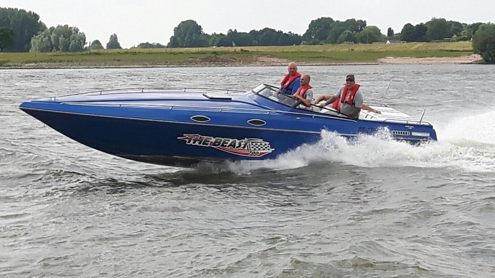 Checkmate 32 feet 2 x Mercruiser 7,4 liter V 8