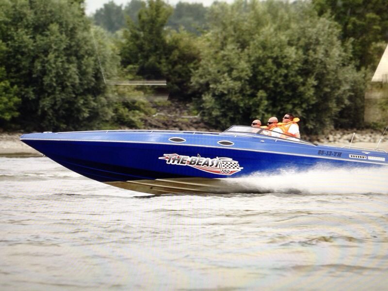 Checkmate 32 feet 2 x Mercruiser 7,4 liter V 8