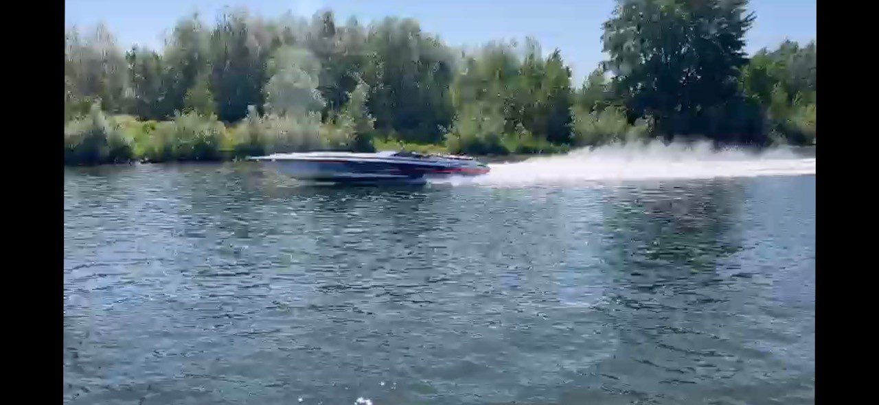 Fountain 42 Feet met 2 x 502 V 8  met 450 PK per stuk