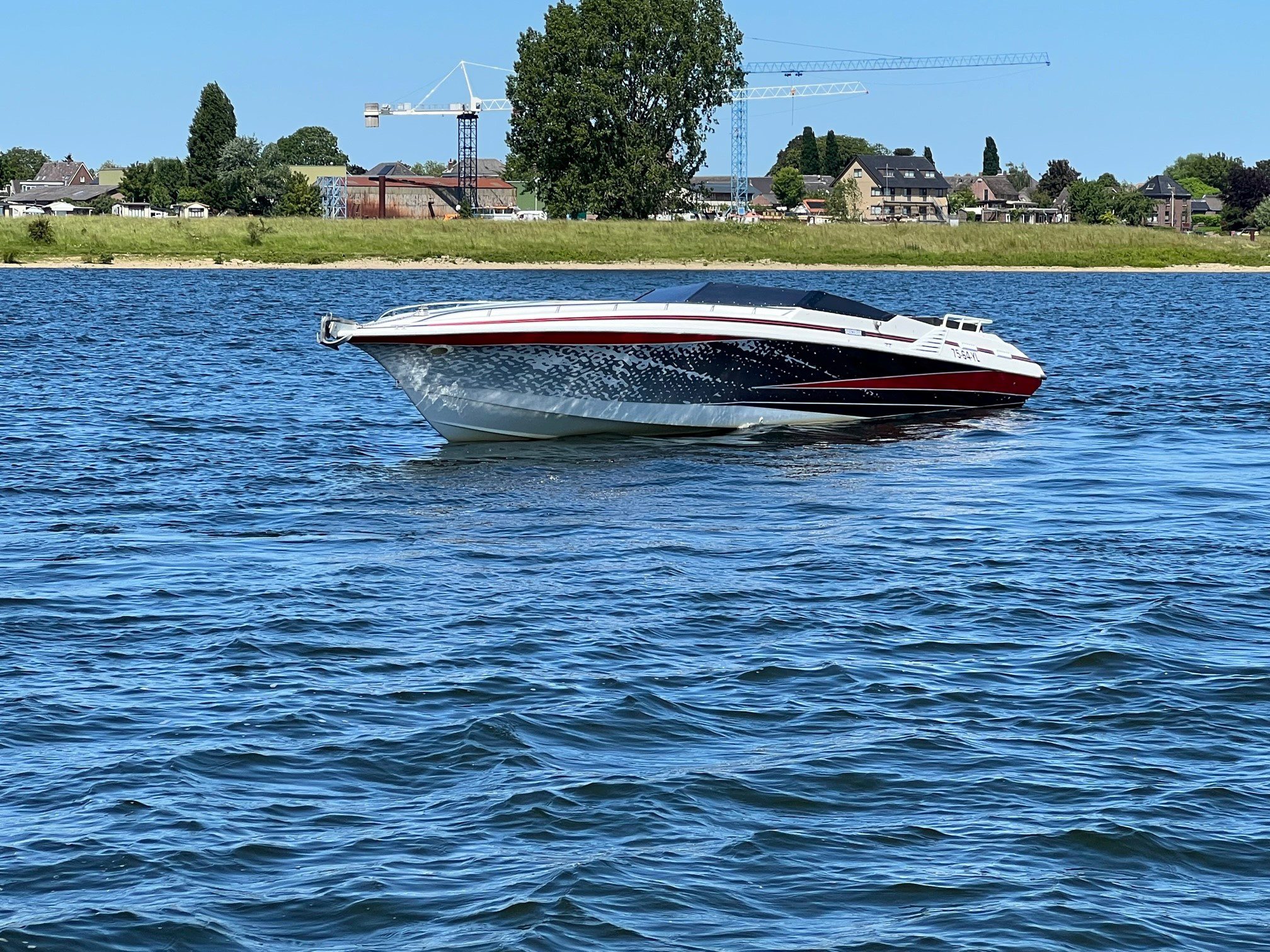 Fountain 42 Feet met 2 x 502 V 8  met 450 PK per stuk