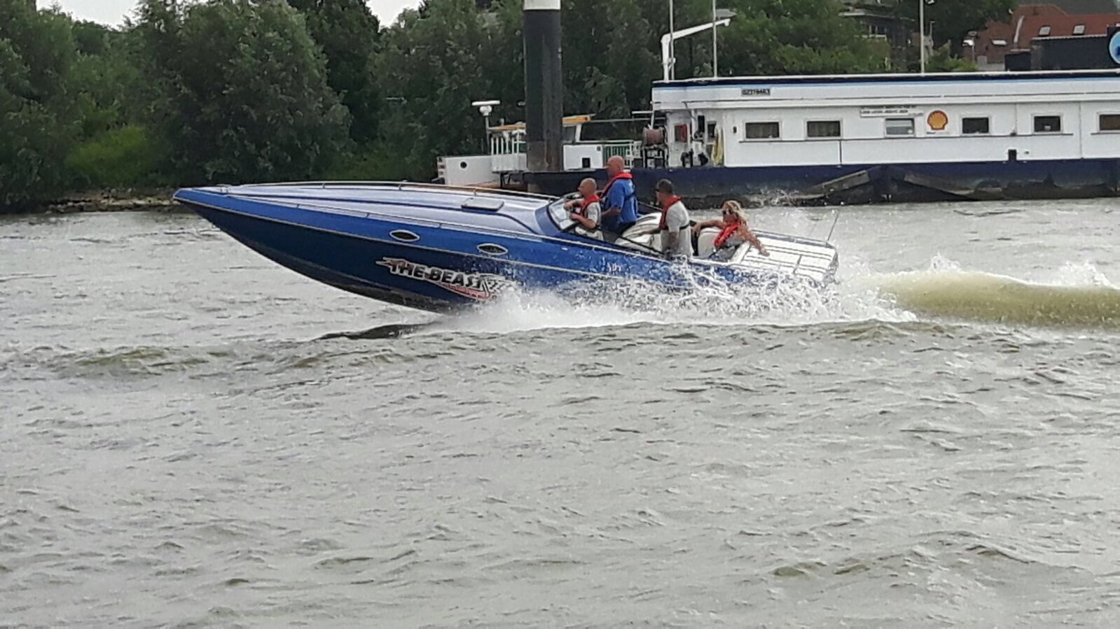 Checkmate 32 feet 2 x Mercruiser 7,4 liter V 8