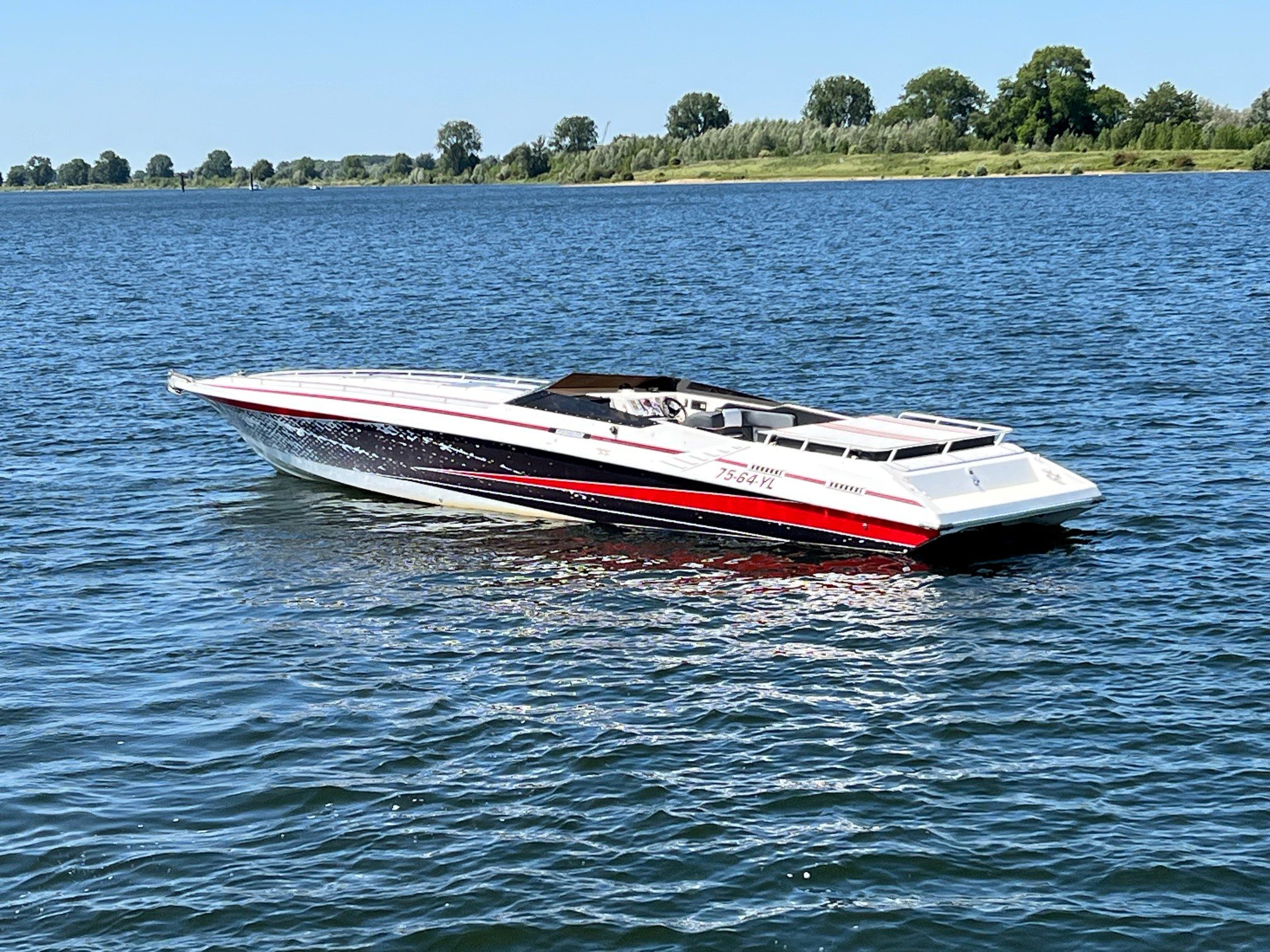 Fountain 42 Feet met 2 x 502 V 8  met 450 PK per stuk