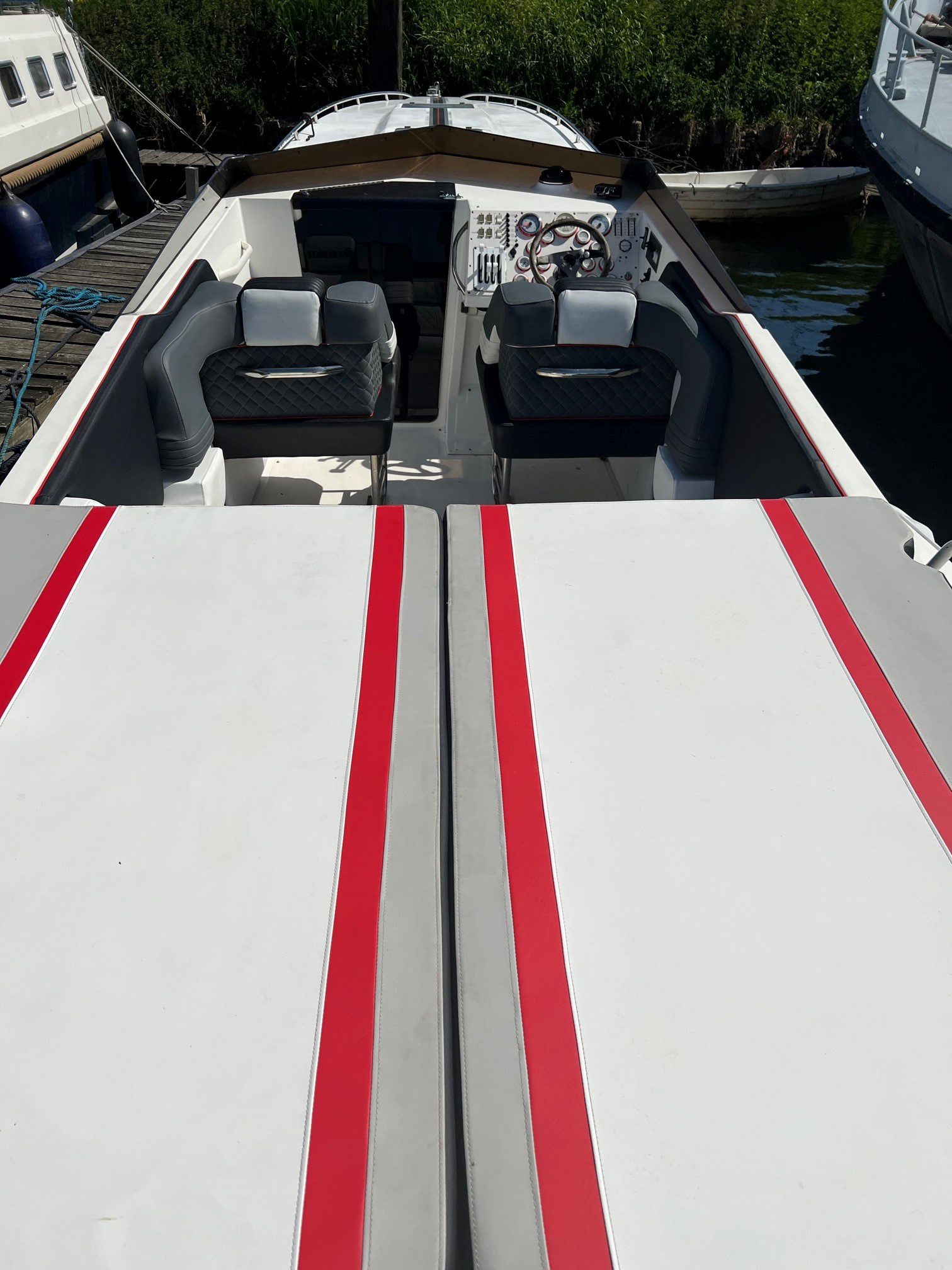 Fountain 42 Feet met 2 x 502 V 8  met 450 PK per stuk