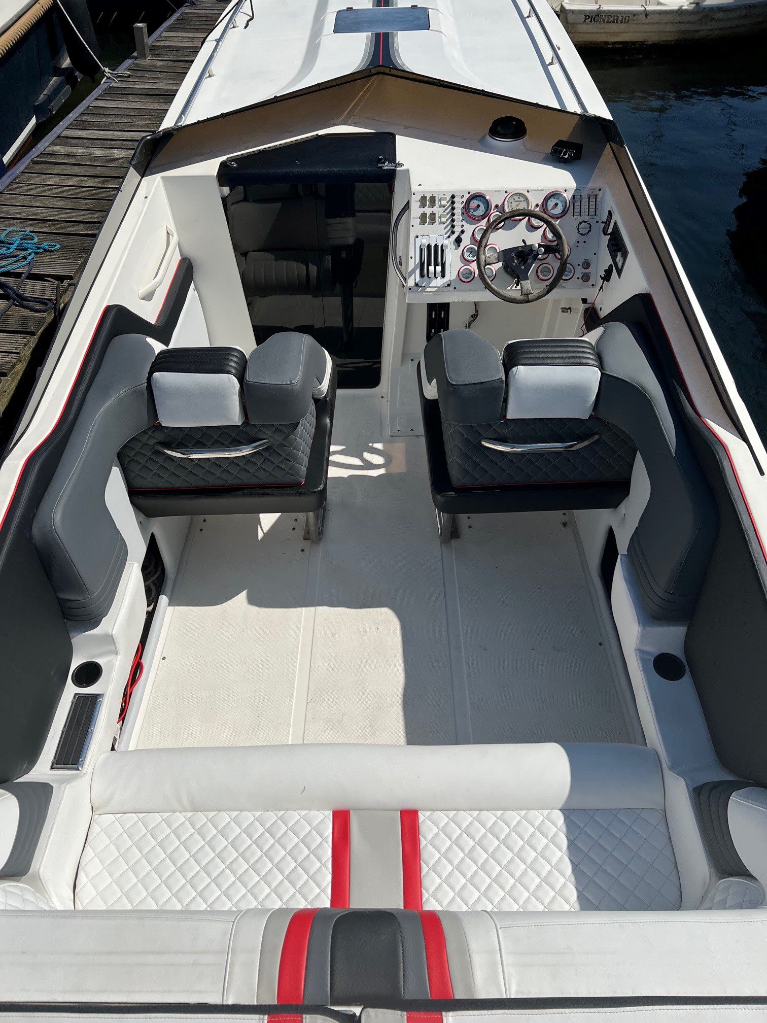 Fountain 42 Feet met 2 x 502 V 8  met 450 PK per stuk