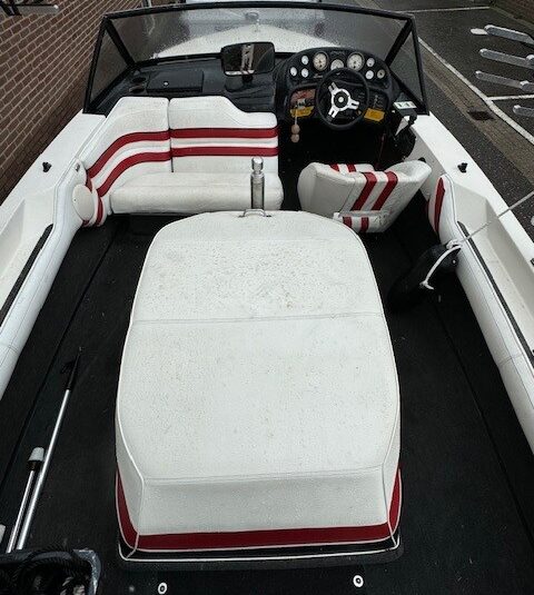 Correct Craft Ski Nautique ski boot V 8 met LPG