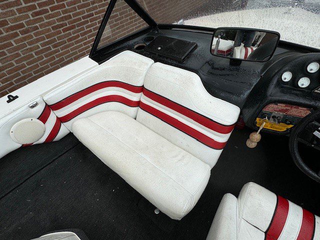 Correct Craft Ski Nautique ski boot V 8 met LPG