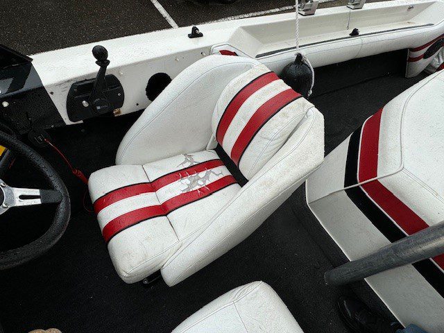 Correct Craft Ski Nautique ski boot V 8 met LPG