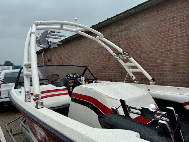 Correct Craft Ski Nautique ski boot V 8 met LPG