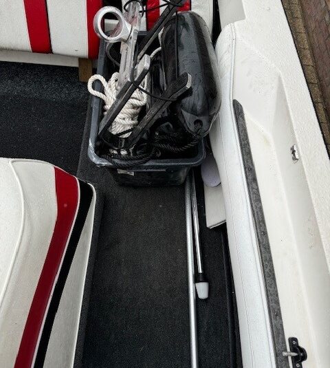 Correct Craft Ski Nautique ski boot V 8 met LPG