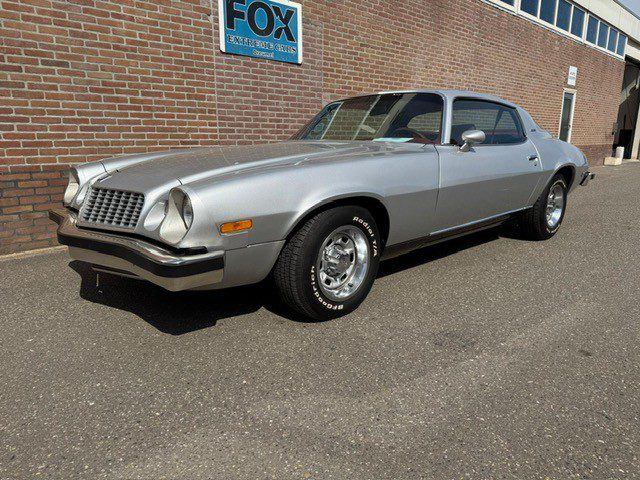 Chevrolet Camaro 1976 V 8 aut nieuw gespoten