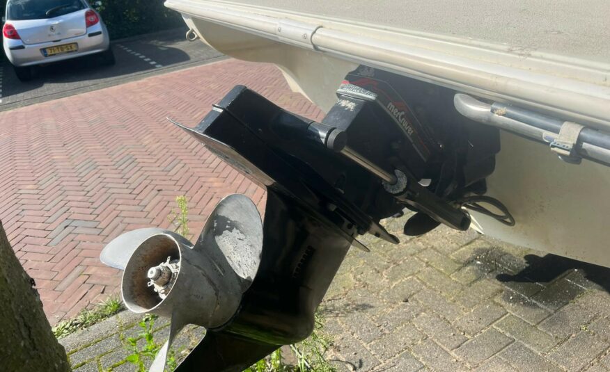 Scarab speedboot met V 6 ( gereviseerd ) met trailer en kenteken