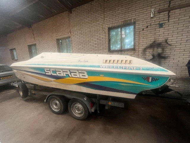 Scarab speedboot met V 6 ( gereviseerd ) met trailer en kenteken
