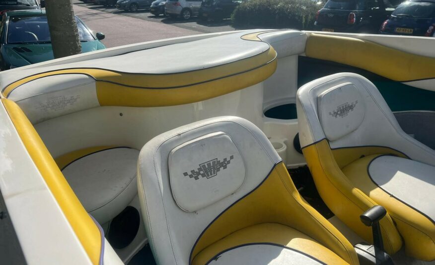 Scarab speedboot met V 6 ( gereviseerd ) met trailer en kenteken