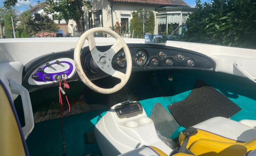 Scarab speedboot met V 6 ( gereviseerd ) met trailer en kenteken