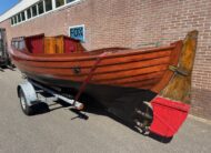 Houten sloep met diesel motor en trailer 100 jaar oud