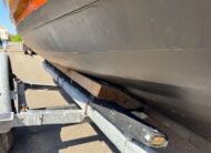 Houten sloep met diesel motor en trailer 100 jaar oud