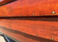 Houten sloep met diesel motor en trailer 100 jaar oud