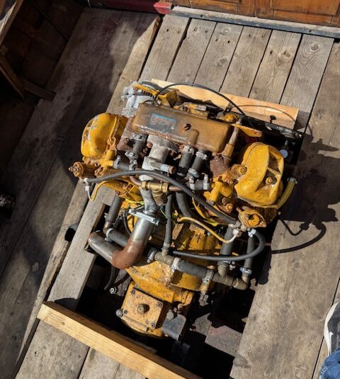 Houten sloep met diesel motor en trailer 100 jaar oud