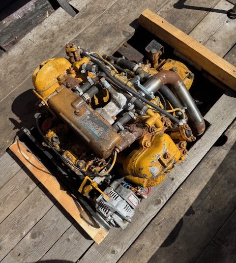 Houten sloep met diesel motor en trailer 100 jaar oud