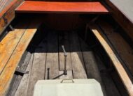 Houten sloep met diesel motor en trailer 100 jaar oud