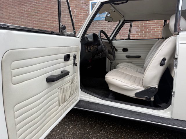 VW Kever Cabrio 1977 Geheel nieuw triple white