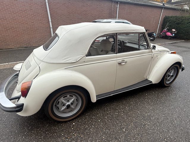 VW Kever Cabrio 1977 Geheel nieuw triple white